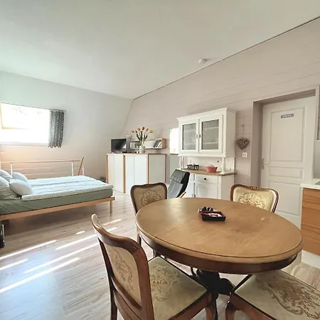 ホームステイ Herbes Et Collines